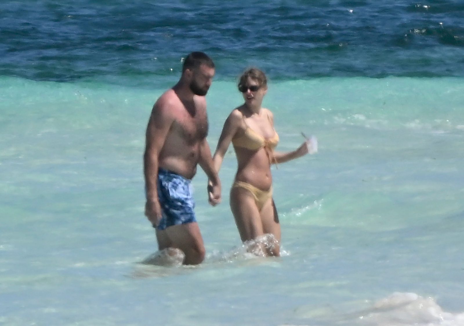 Папарацци последили за интимными забавами Тейлор Свифт и Трэвиса Кейси на Багамах. Топ фото Тейлор Свифт в бикини